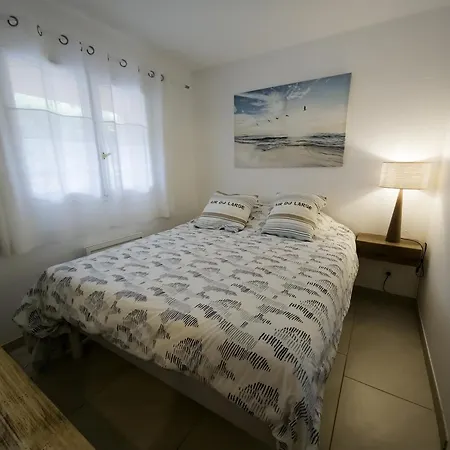 Superb Renovated T2 200m Sea View Terrace Apartment