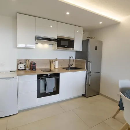 Superb Renovated T2 200m Sea View Terrace Lägenhet *