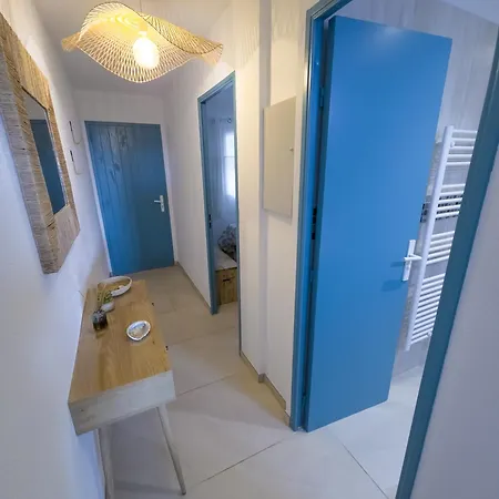 Superb Renovated T2 200m Sea View Terrace *